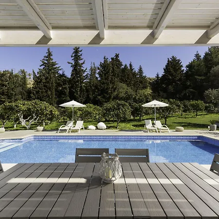 펜션 Antigone Estate