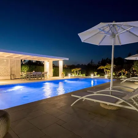 בית נופש Antigone Estate *