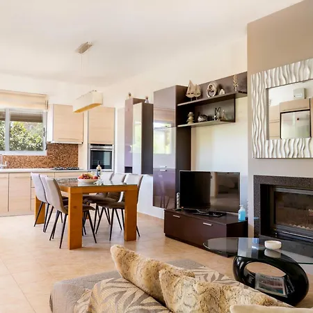 בית נופש Antigone Estate