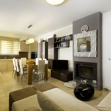 Antigone Estate בית נופש *